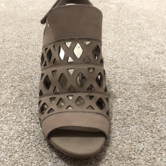 Vince Camuto Women’s Heels - Picture 5 of 5